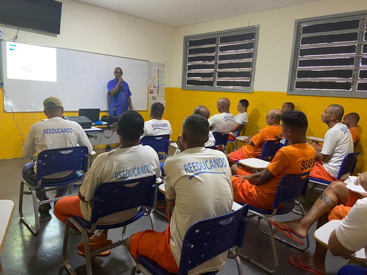 Internos do Conjunto Penal de Barreiras Participam de Curso de Fabricação de Blocos e Pré-Moldados